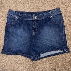 Lane Bryant Medium Dark Wash Jean Shorts Size 24